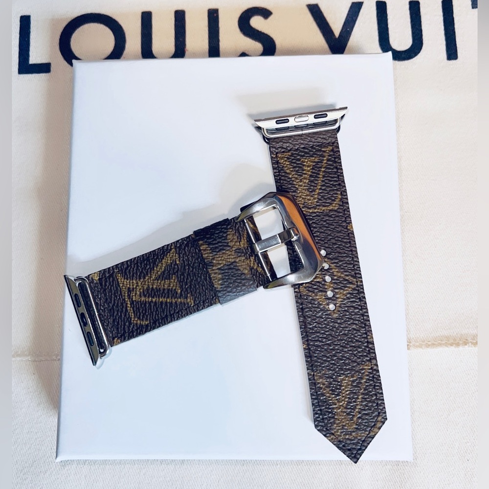 🤎 Monogram leather upcycled ♻️ Apple Watch band - Picture 8 of 14
